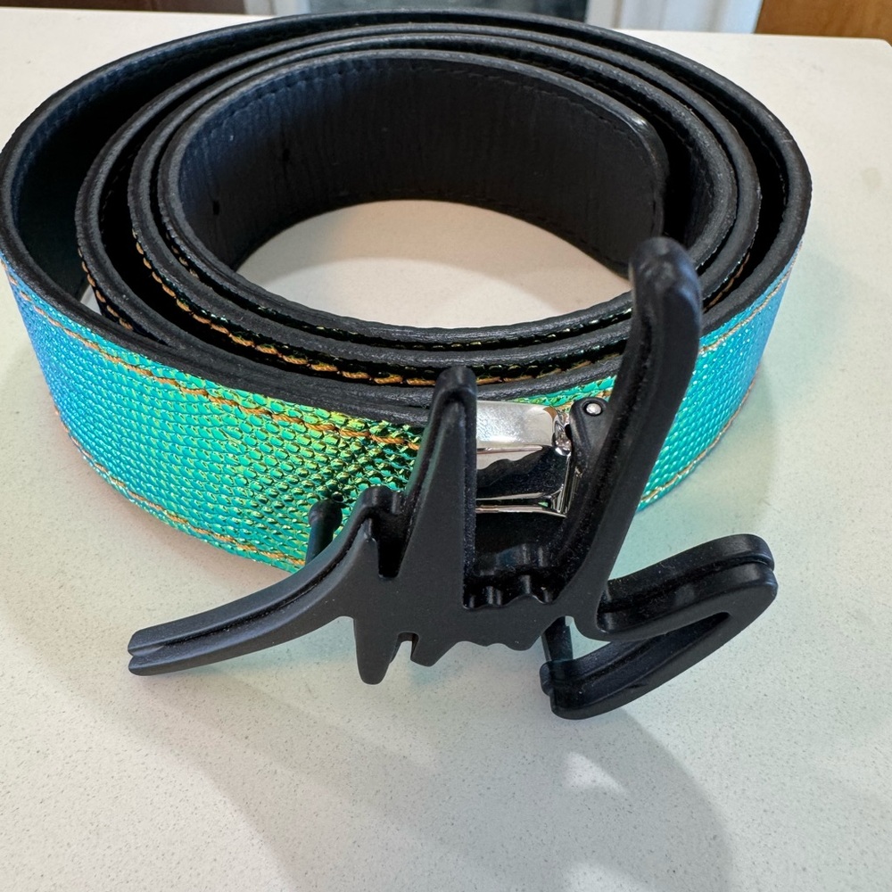 GIUSEPPE ZANOTTI
Men's Torres reversible Iridescent/Black Leather Belt
